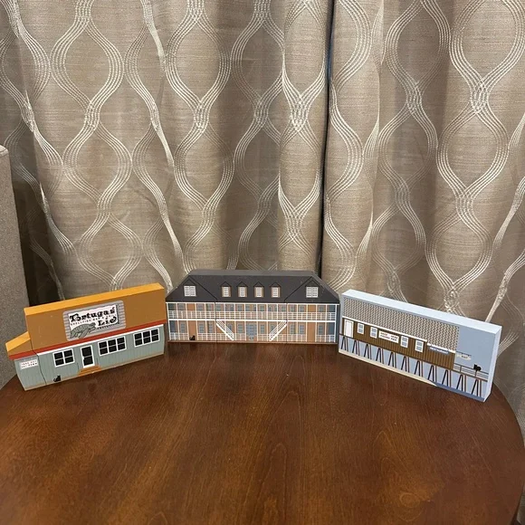 The Cat’s Meow Set of Three Decorative Wooden Buildings - Picture 1 of 9